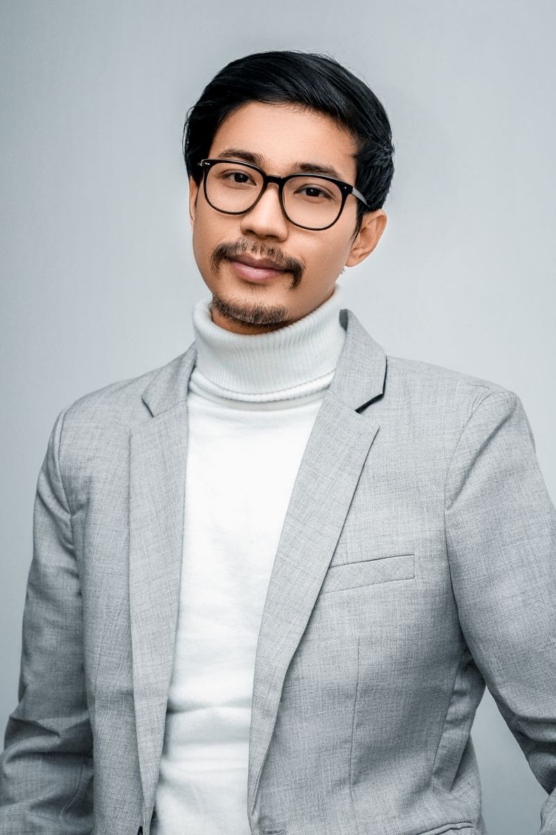 Portrait of Minh Nguyen, verified reader from Zurich